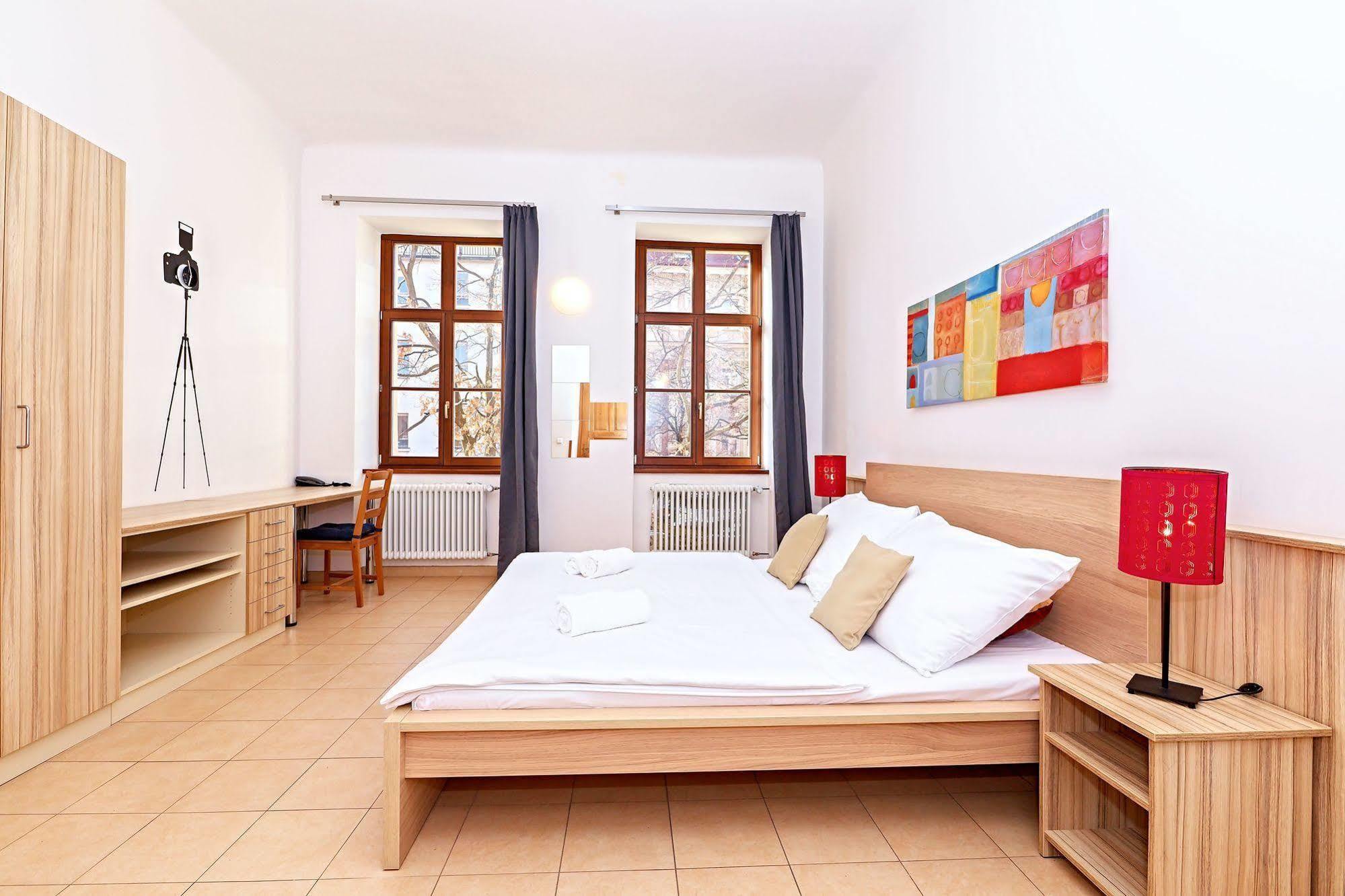 Ginosi Elema Apartel Prague Extérieur photo