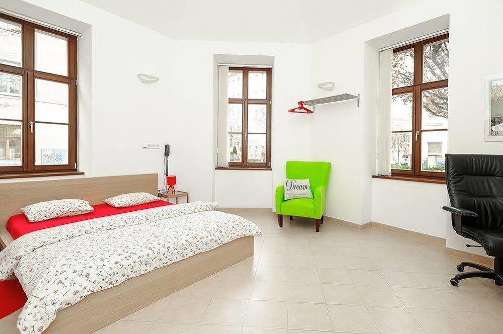 Appartement Ginosi Elema Apartel à Prague Extérieur photo