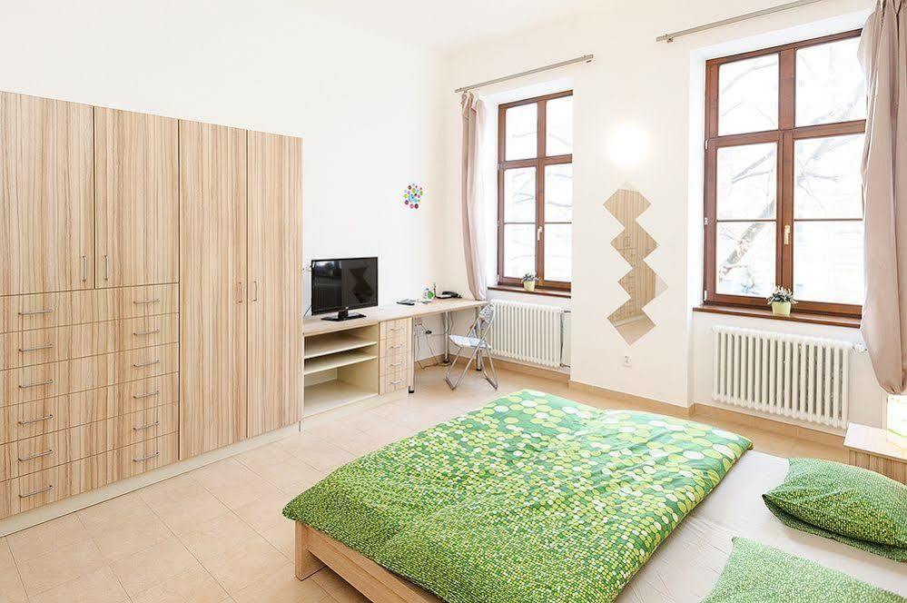 Ginosi Elema Apartel Prague Extérieur photo