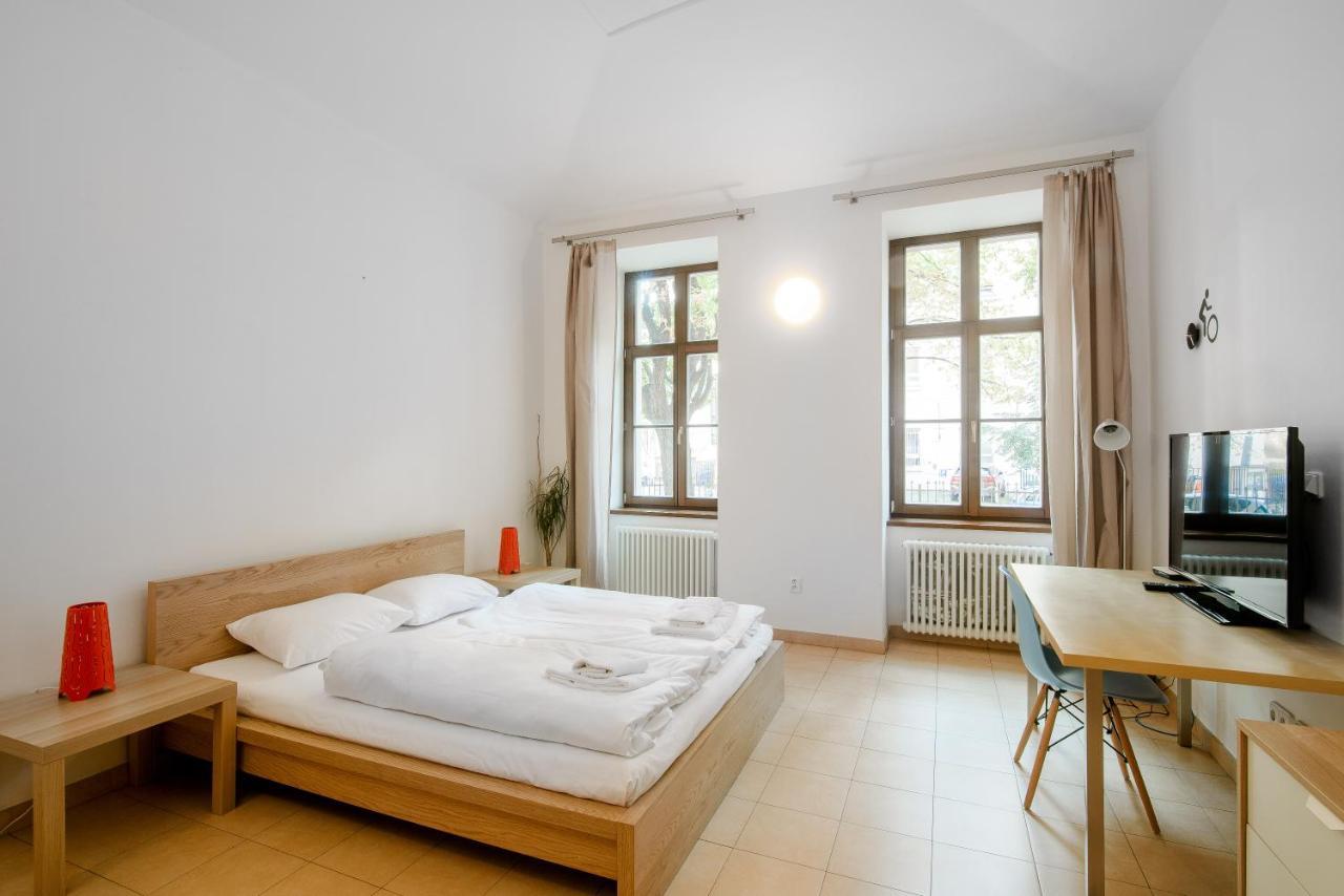 Ginosi Elema Apartel Prague Extérieur photo