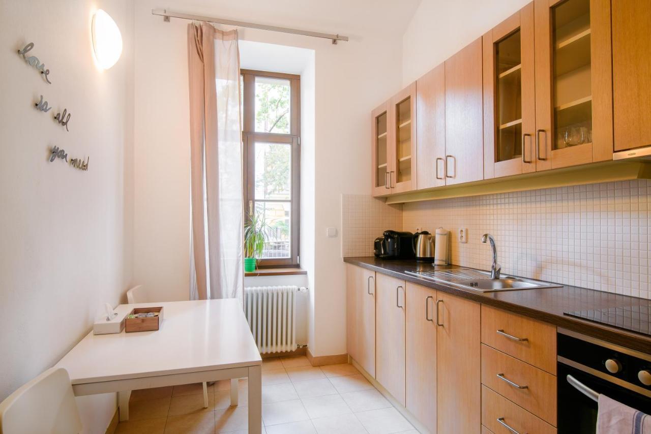 Ginosi Elema Apartel Prague Extérieur photo
