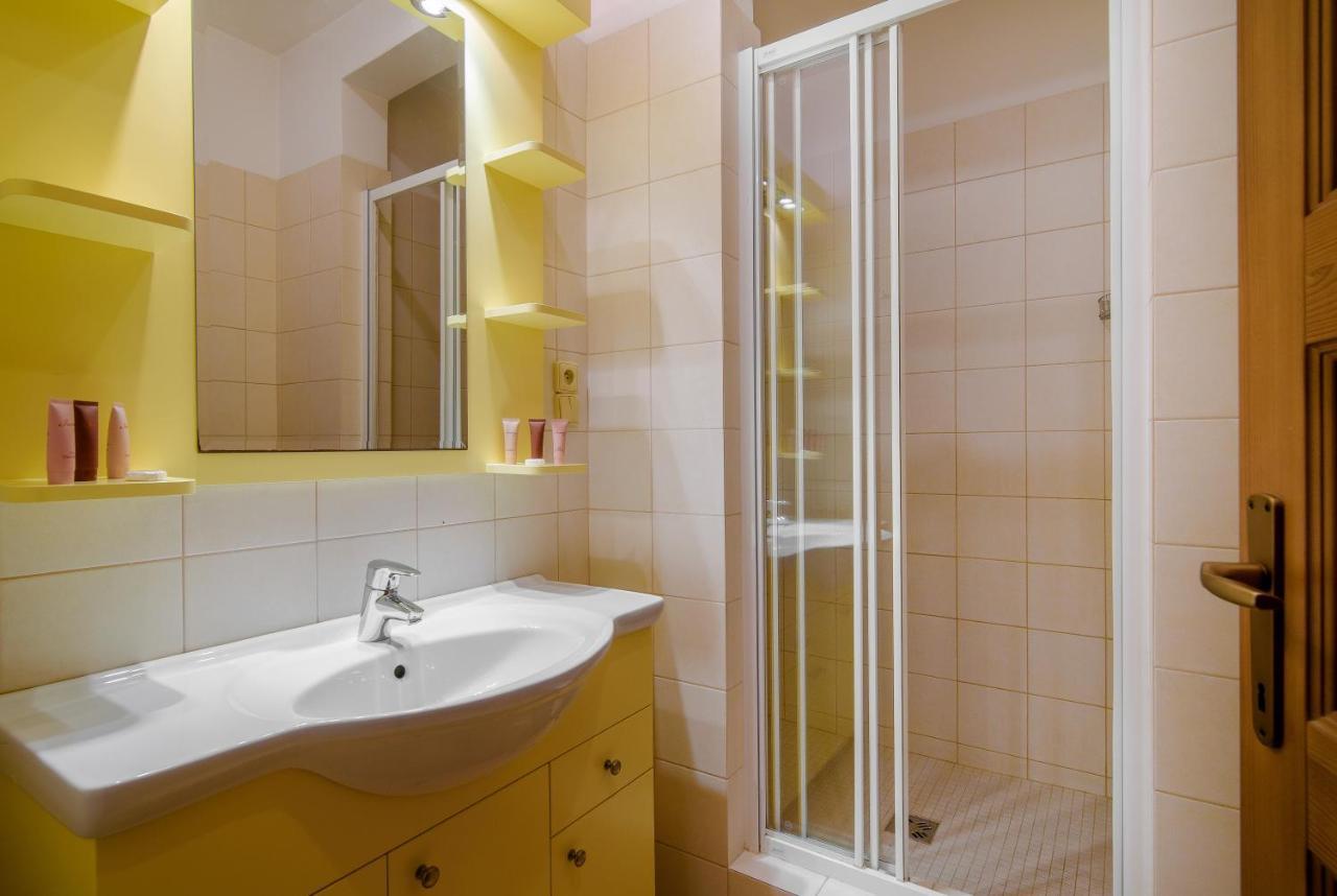 Ginosi Elema Apartel Prague Extérieur photo
