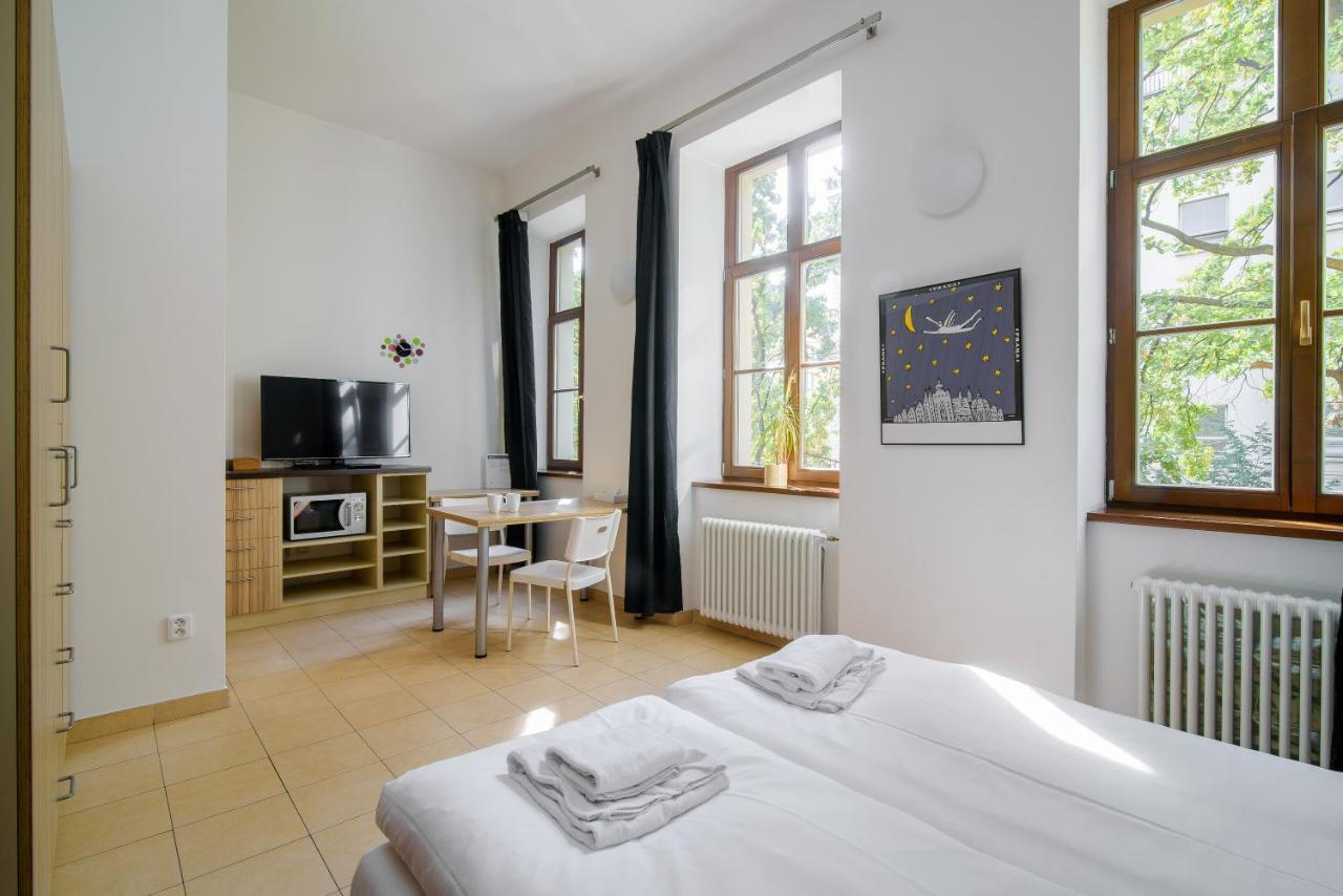 Ginosi Elema Apartel Prague Extérieur photo