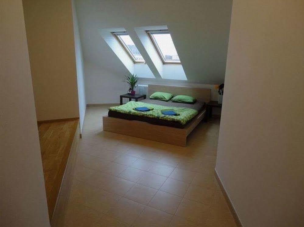 Ginosi Elema Apartel Prague Extérieur photo